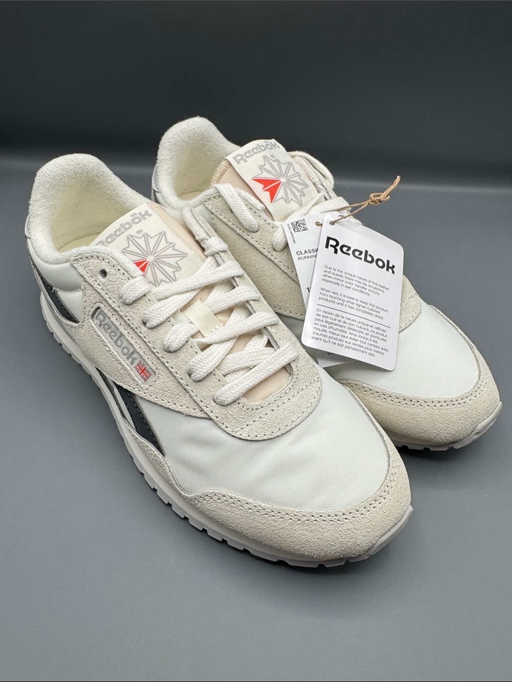 Reebok Classic Women’s AZ Running Shoes - Picture 1 of 8